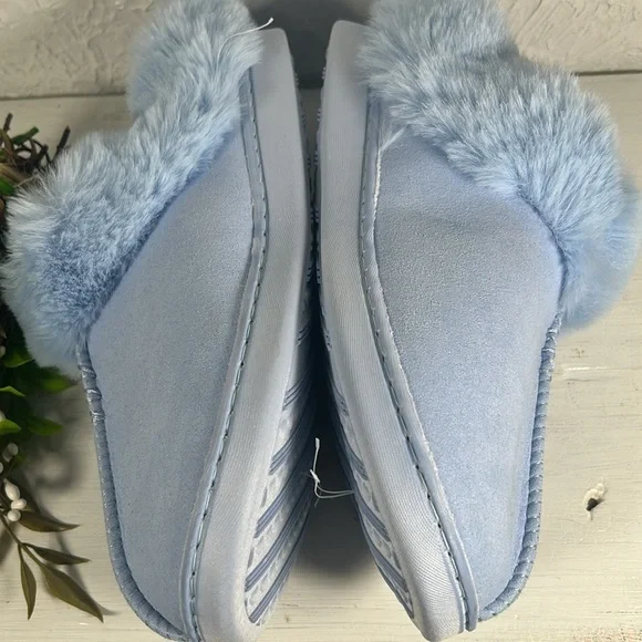 NWT LC Lauren Conrad Women's Soft Faux Fur Baby Blue Slippers NWT - Picture 9 of 12